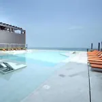 Luxurious Apt With Oceanfront Views On The 32Nd Fl